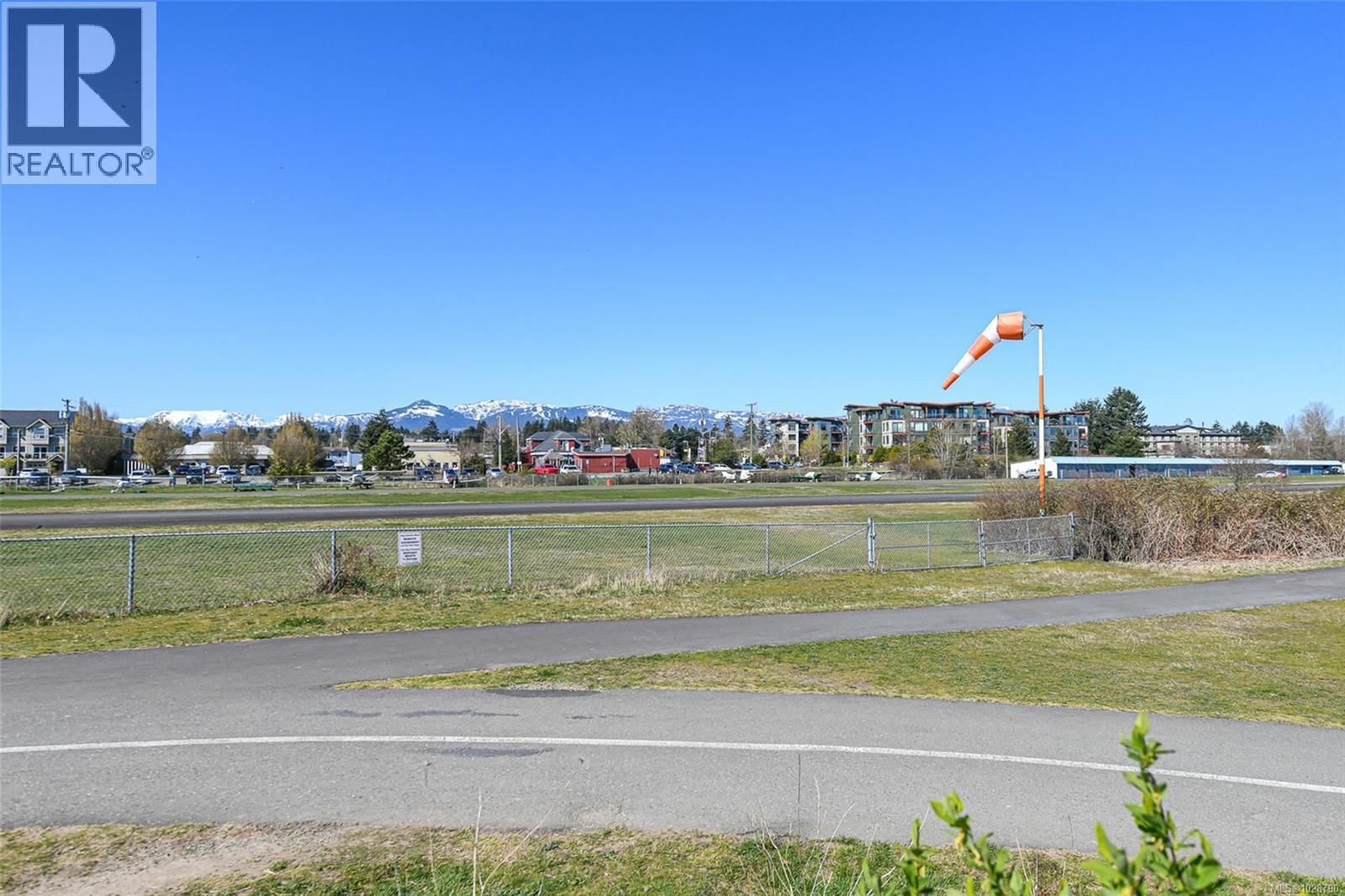 110 - 1944 RIVERSIDE LANE Image 28