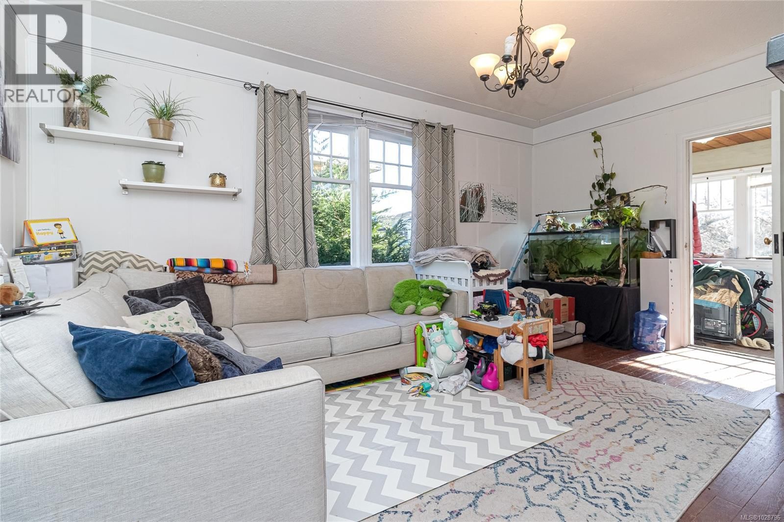 176 Regina Avenue property photo