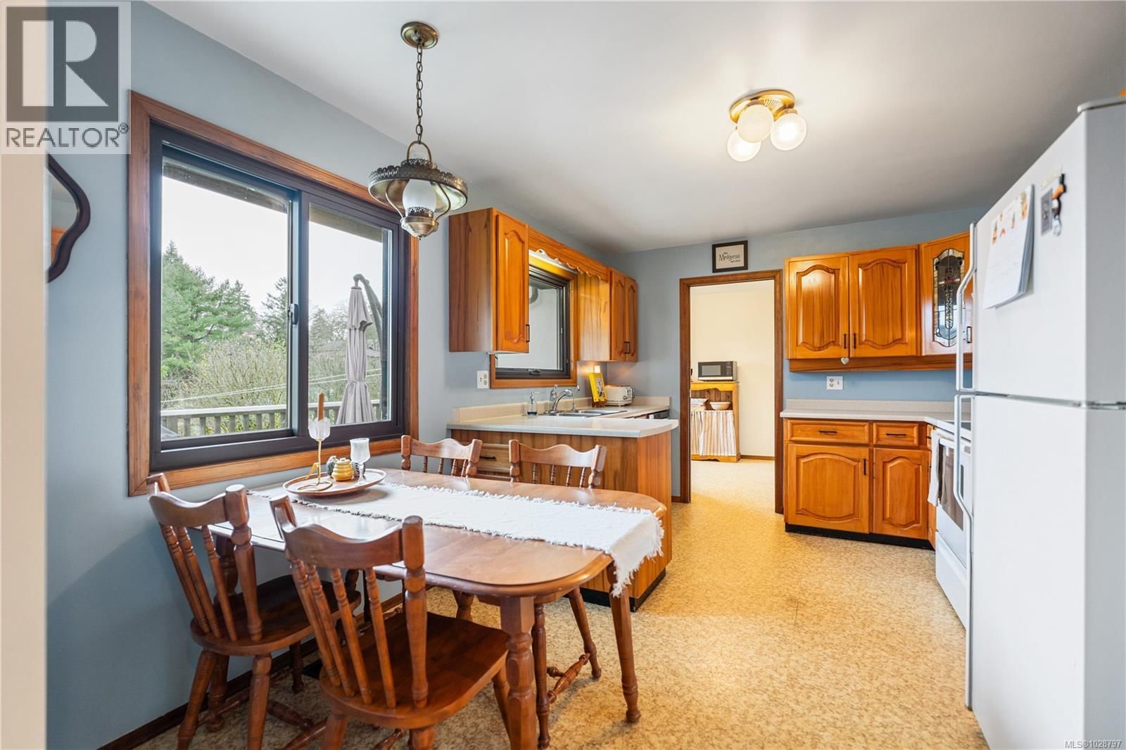 891 LAVENDER AVENUE Image 6