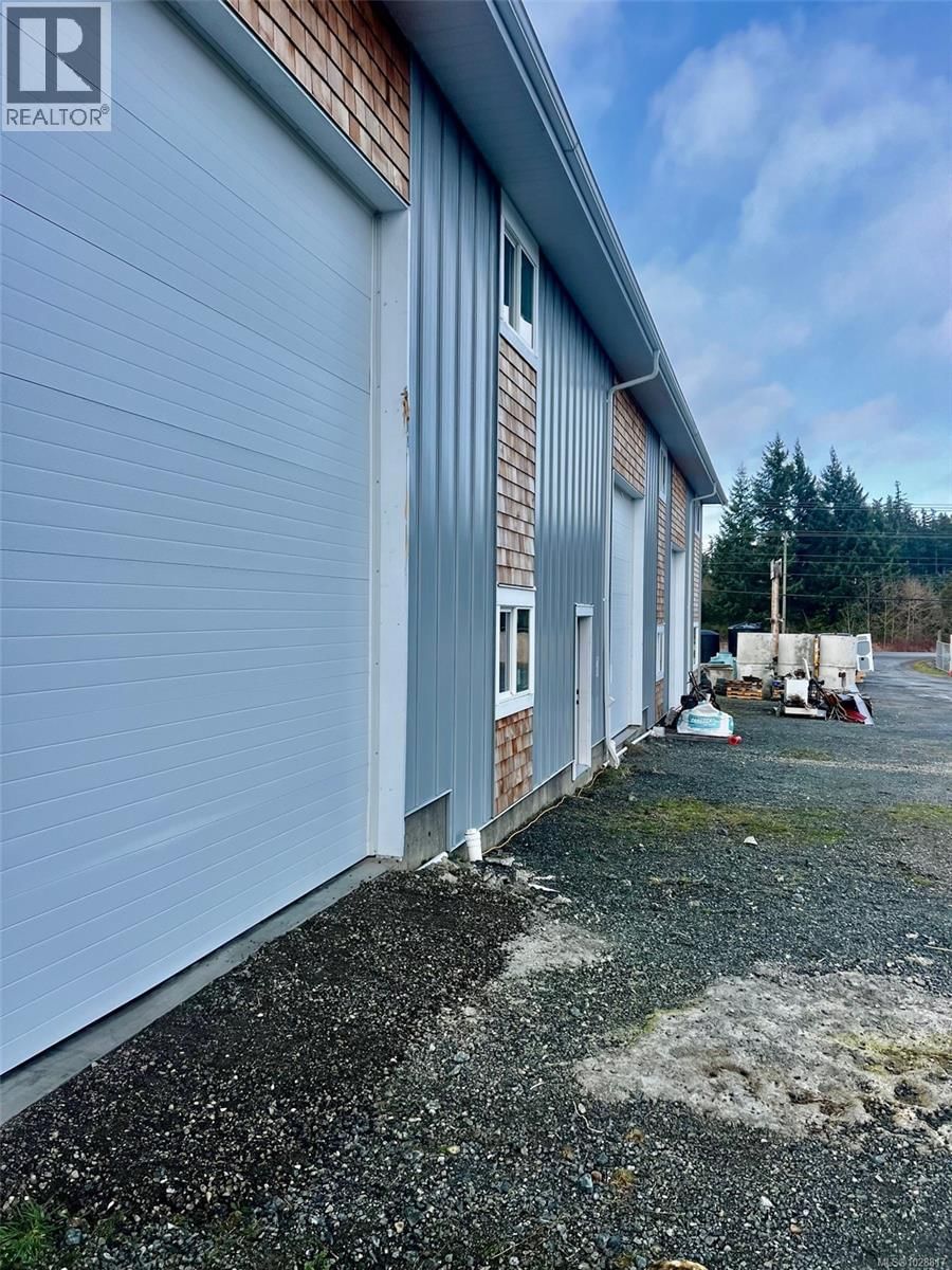 103 1748 Alberni Highway property photo