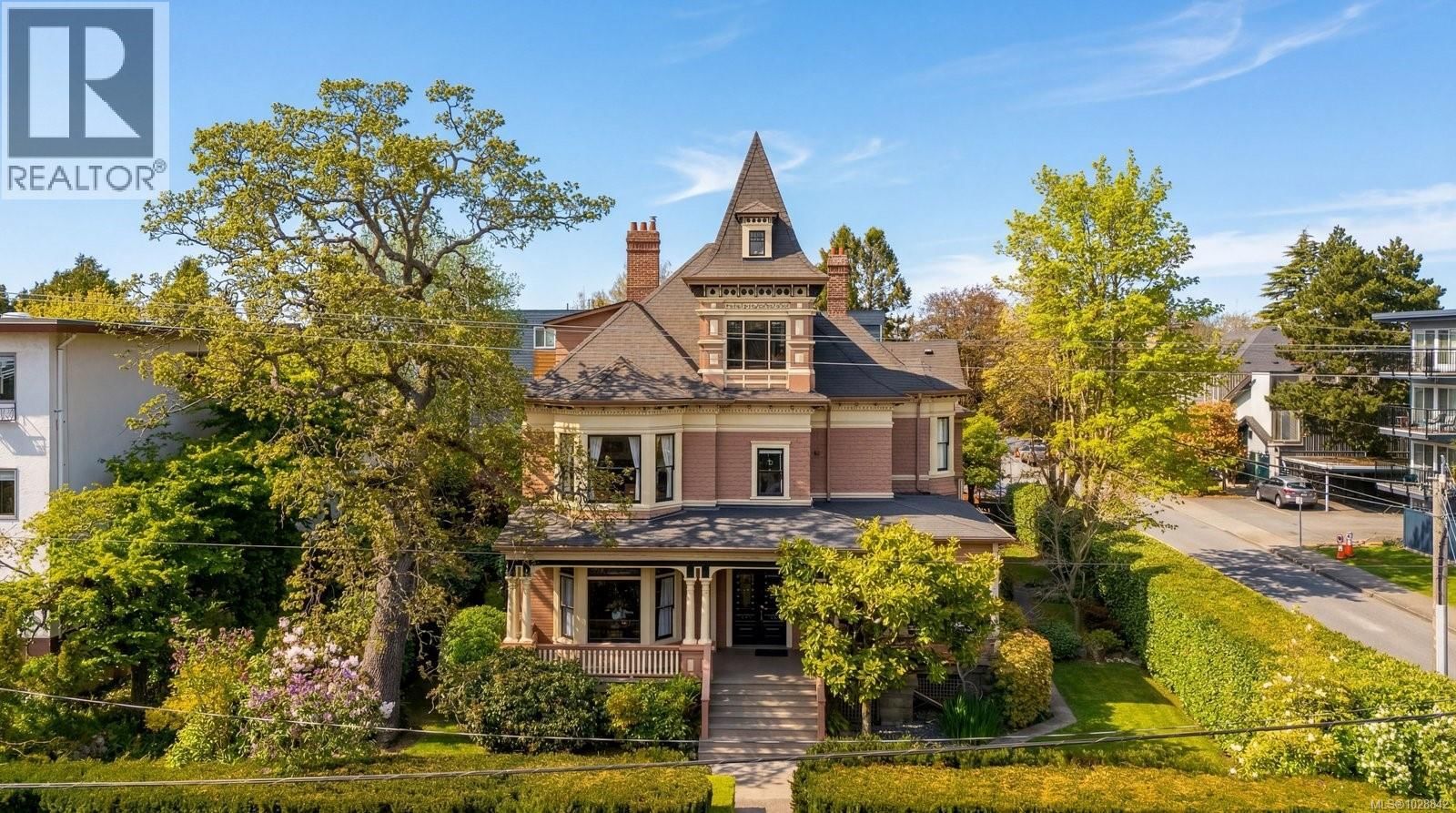 1270 Yates Street, Victoria, British Columbia V8V 3N3