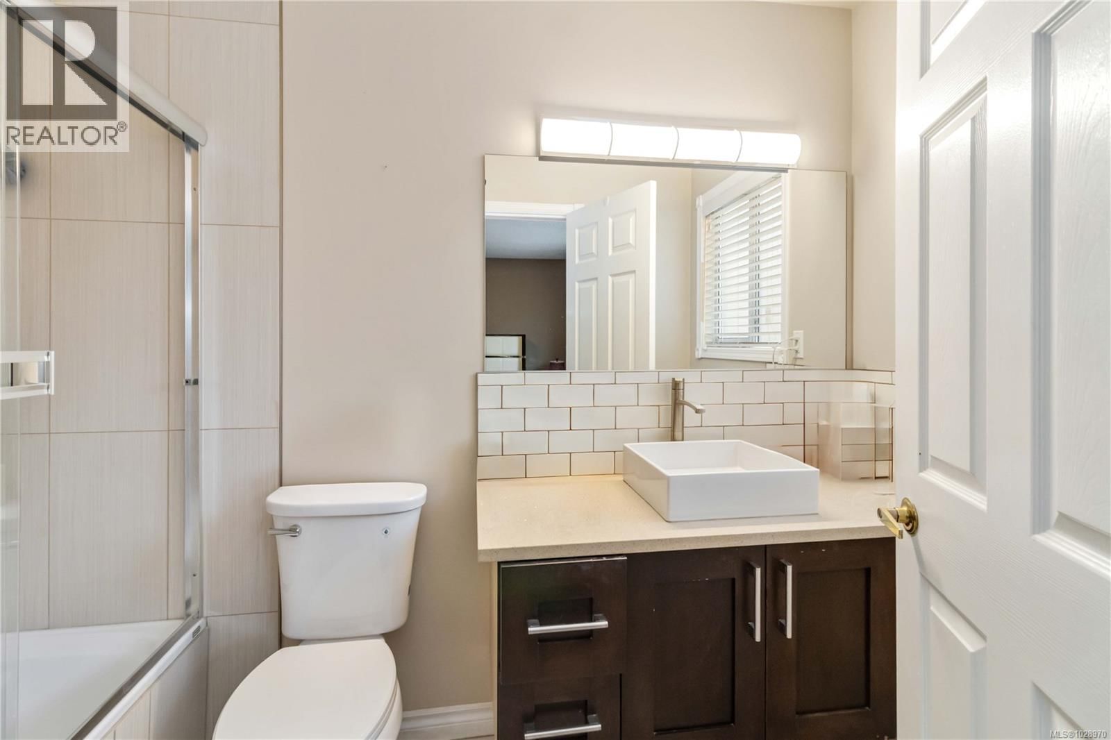 886 LODI AVENUE Image 23