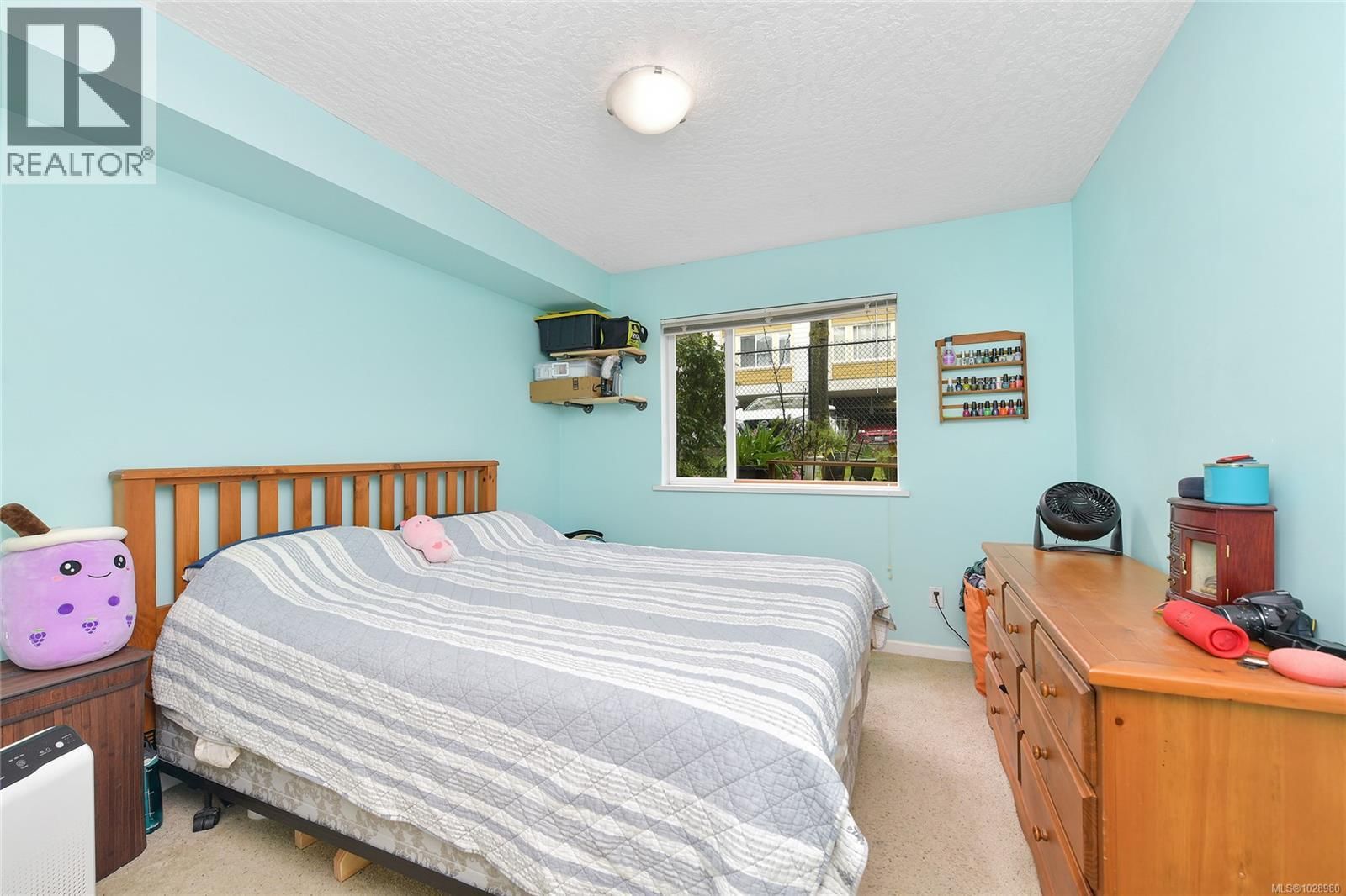 102 383 Wale Road property photo