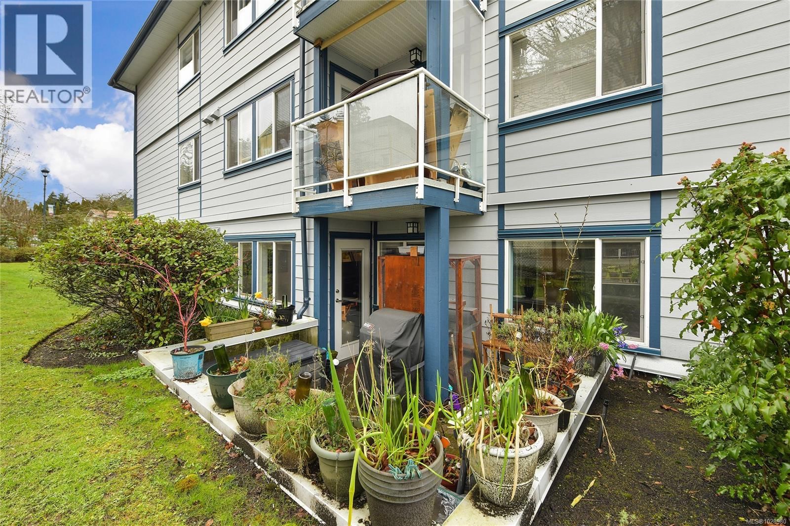 102 383 Wale Road property photo