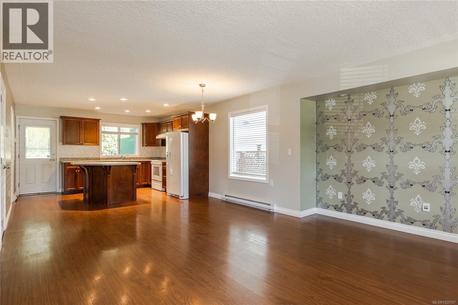 293 Applegreen Avenue property photo