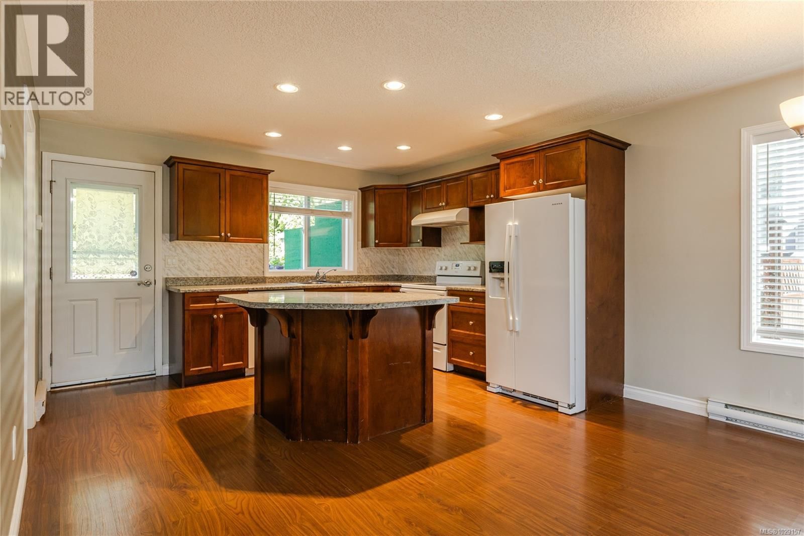 293 Applegreen Avenue property photo