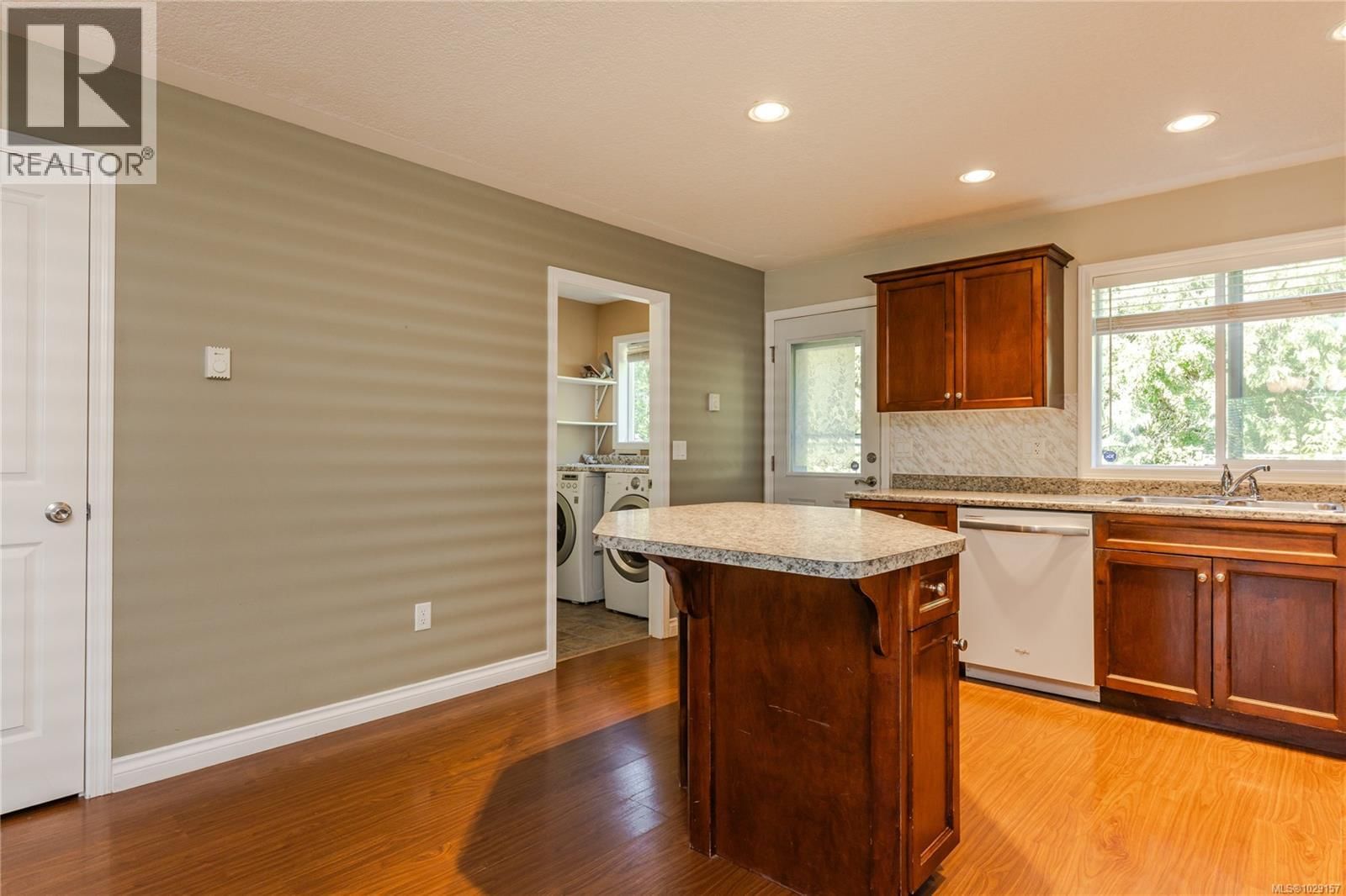 293 Applegreen Avenue property photo