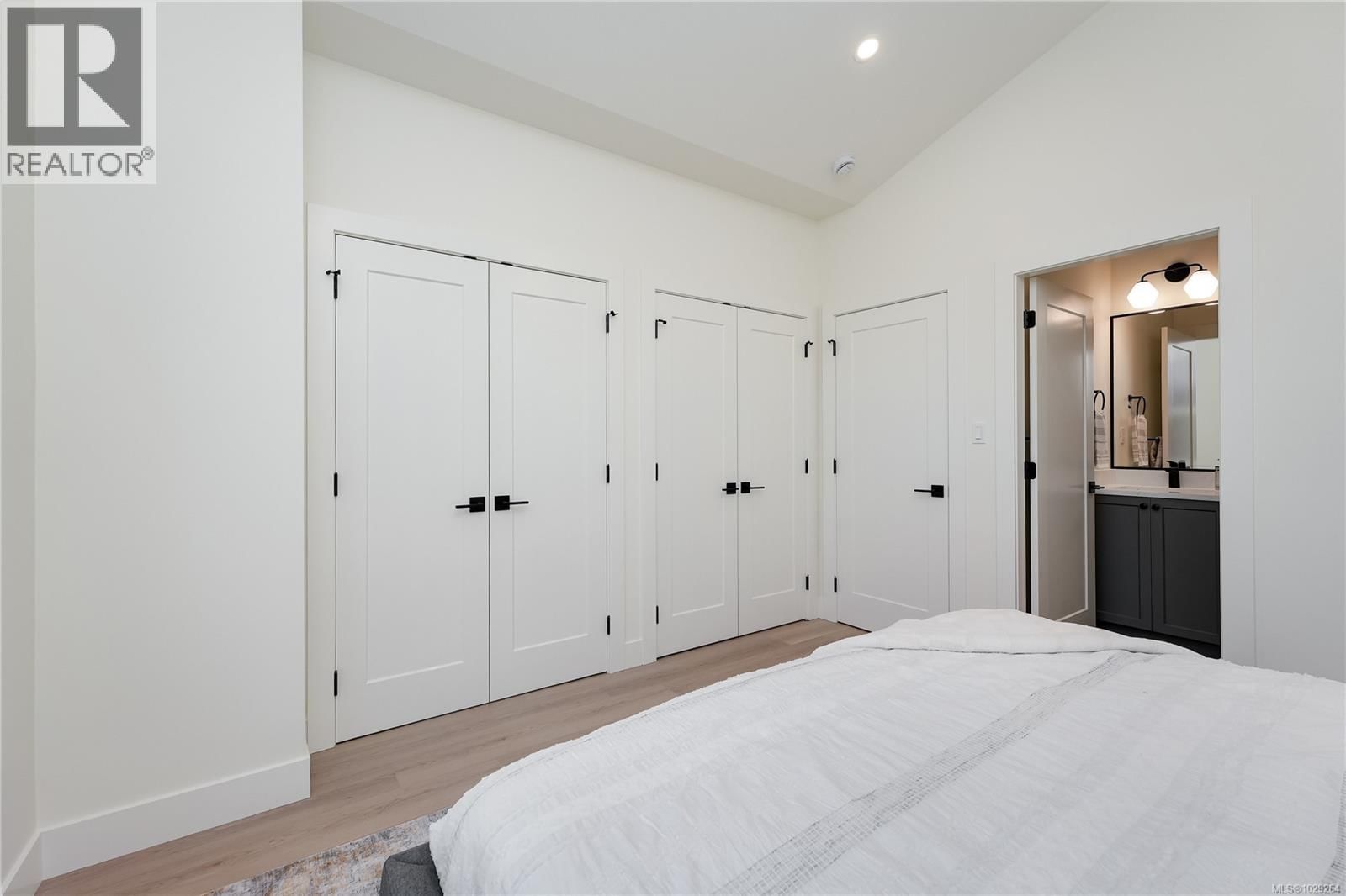 105 - 960 JENKINS AVENUE Image 13