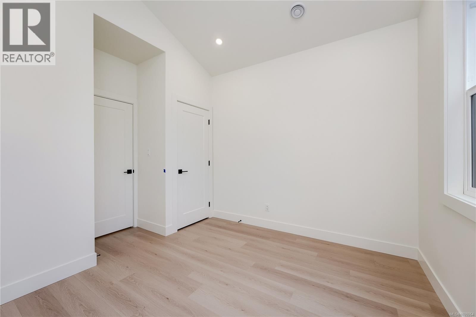 105 - 960 JENKINS AVENUE Image 18