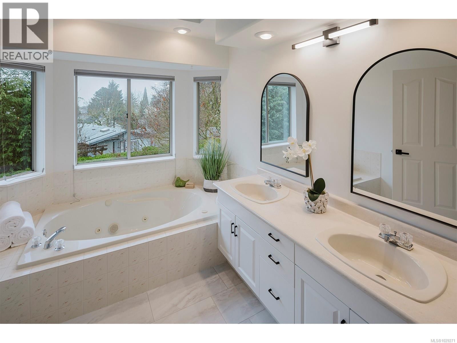 5047 BENTON COURT Image 24