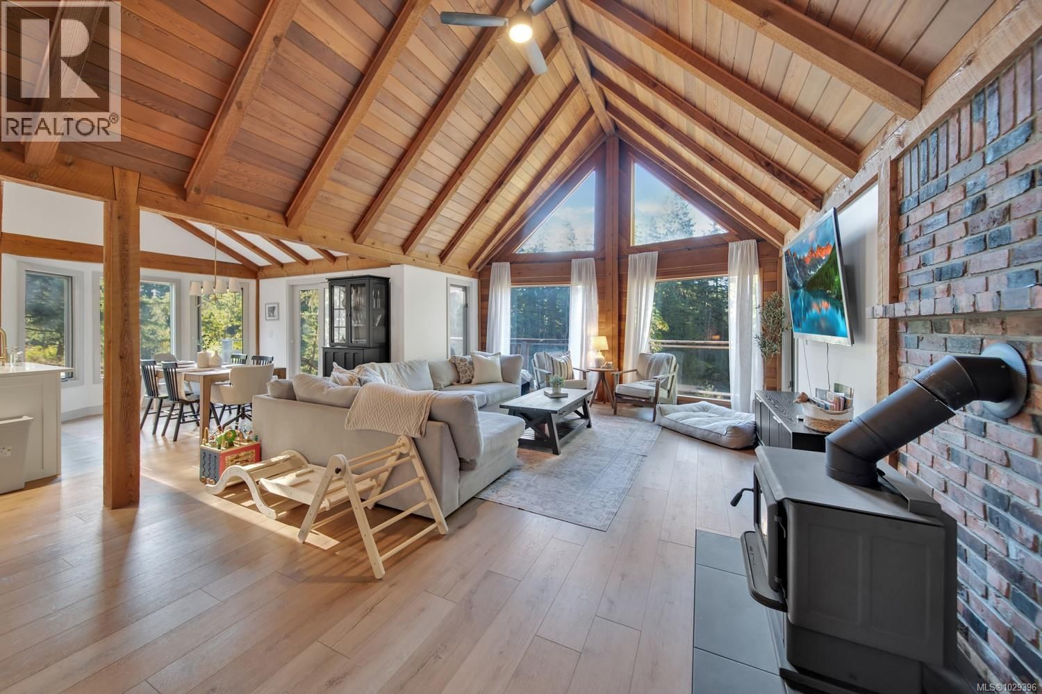 995 Nanaimo River Road property photo