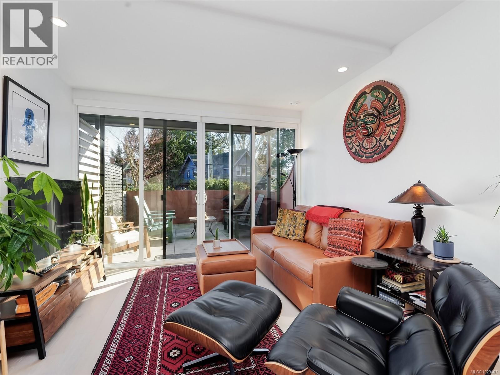 203 - 430 PARRY STREET Image 2