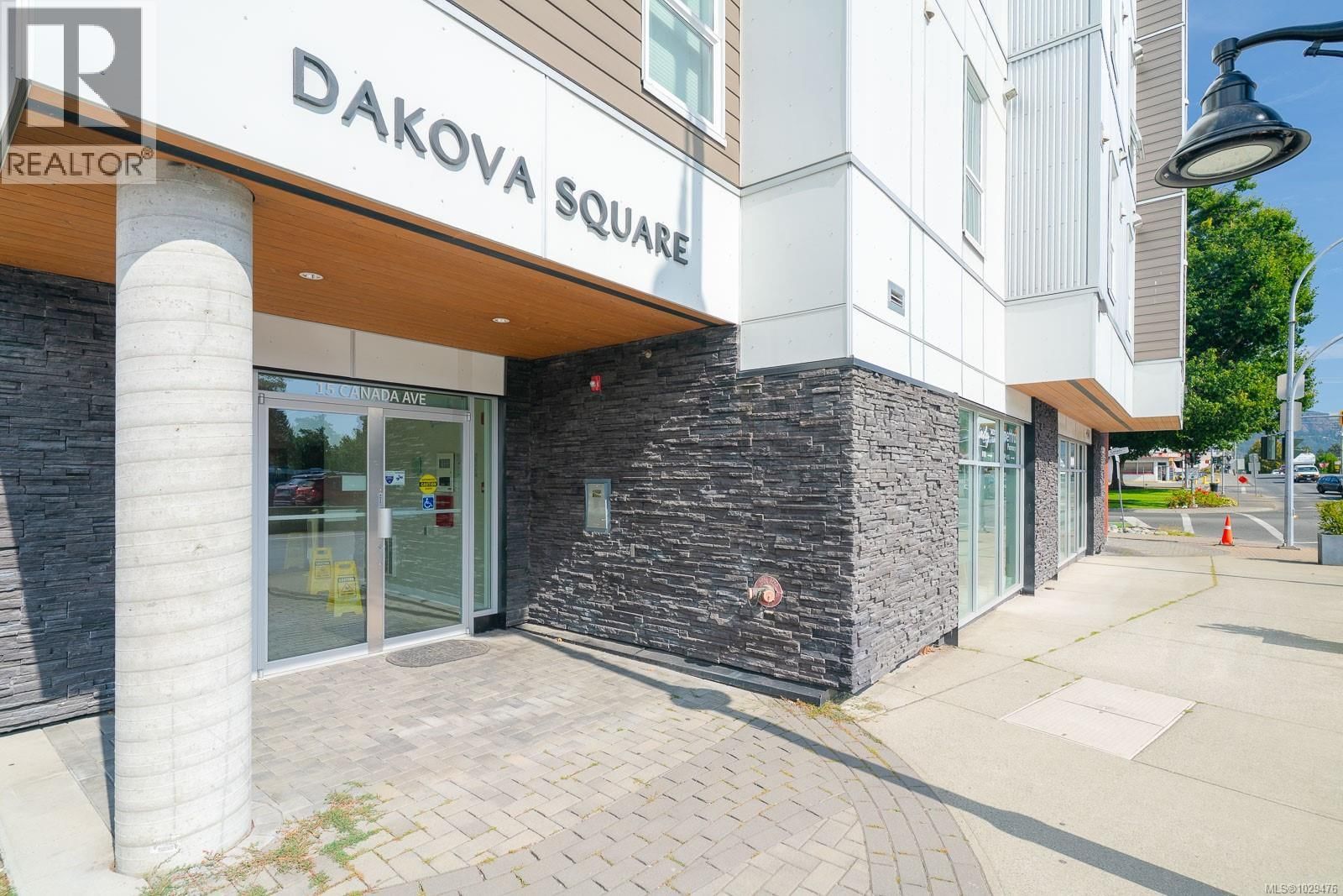 208 15 Canada Avenue property photo