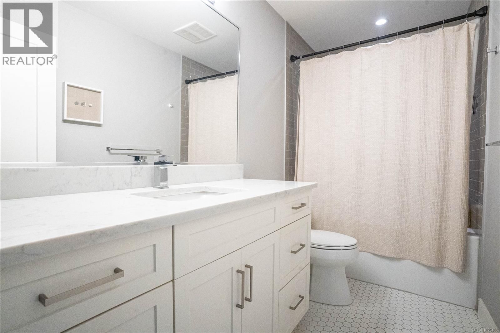 20 AVANTI PLACE Image 26