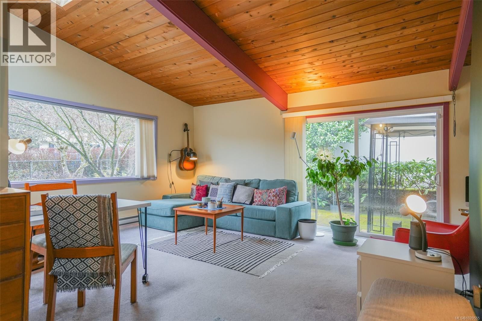 2552 14TH AVENUE Image 17