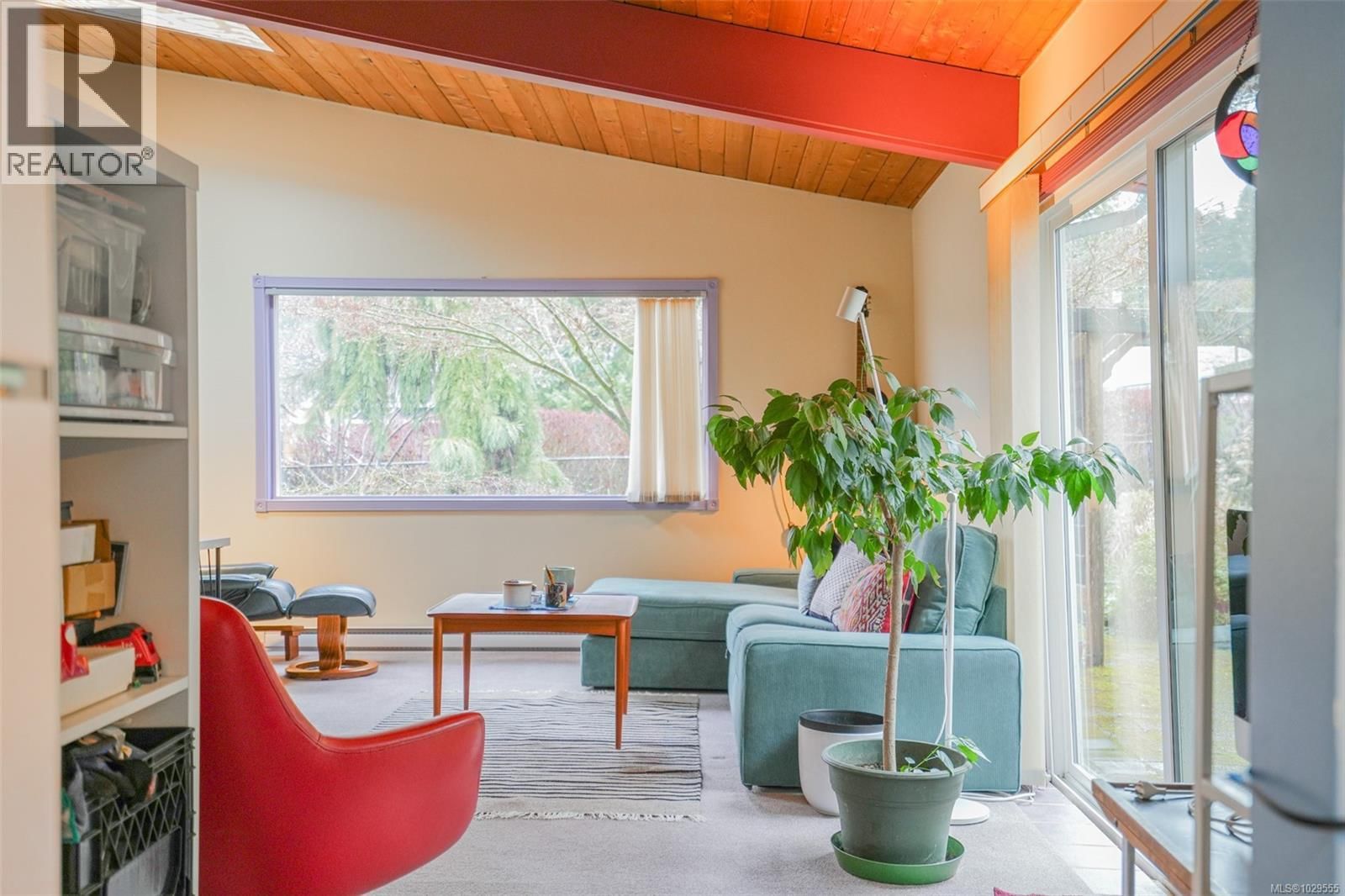 2552 14TH AVENUE Image 22