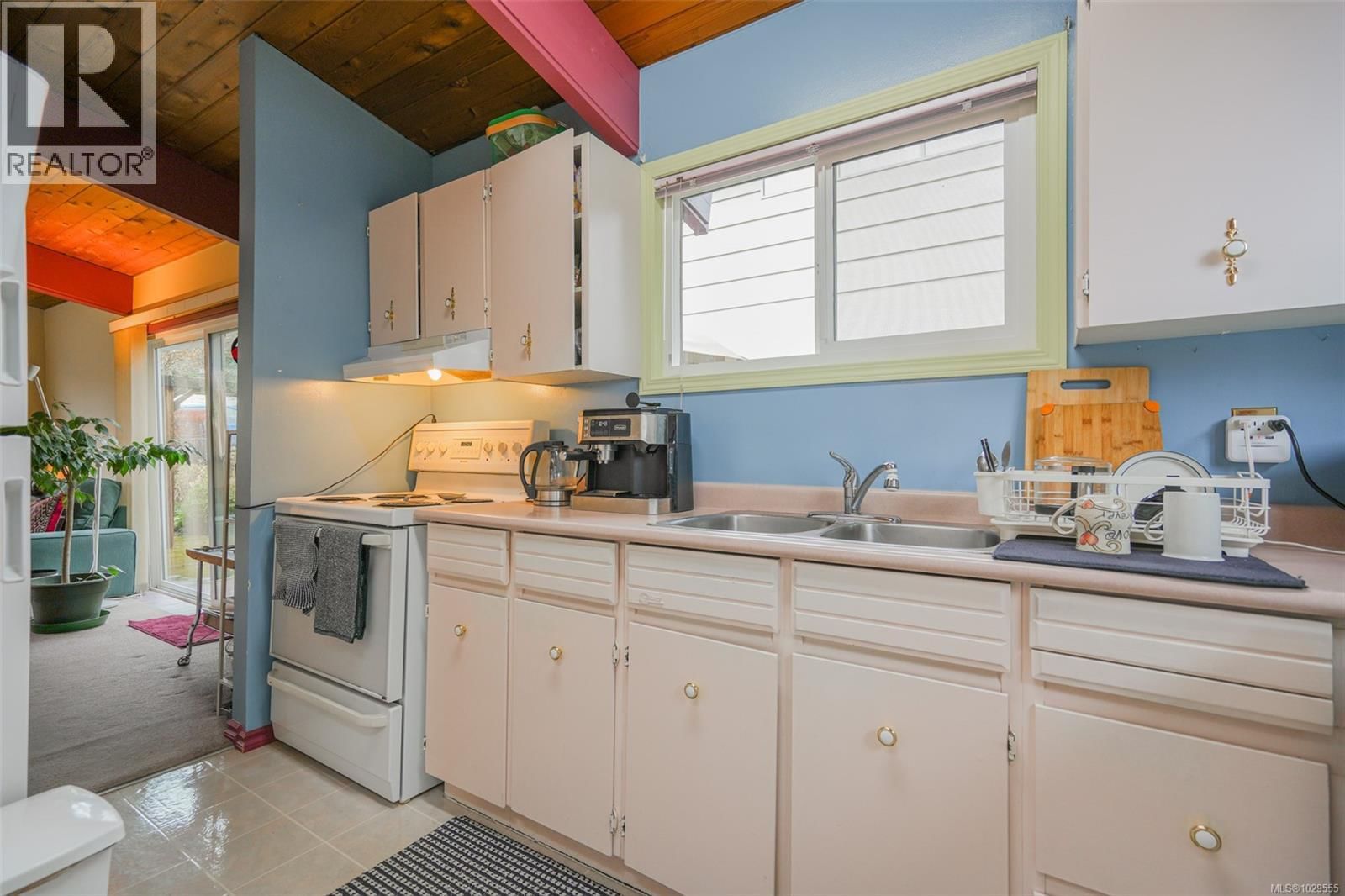 2552 14TH AVENUE Image 23