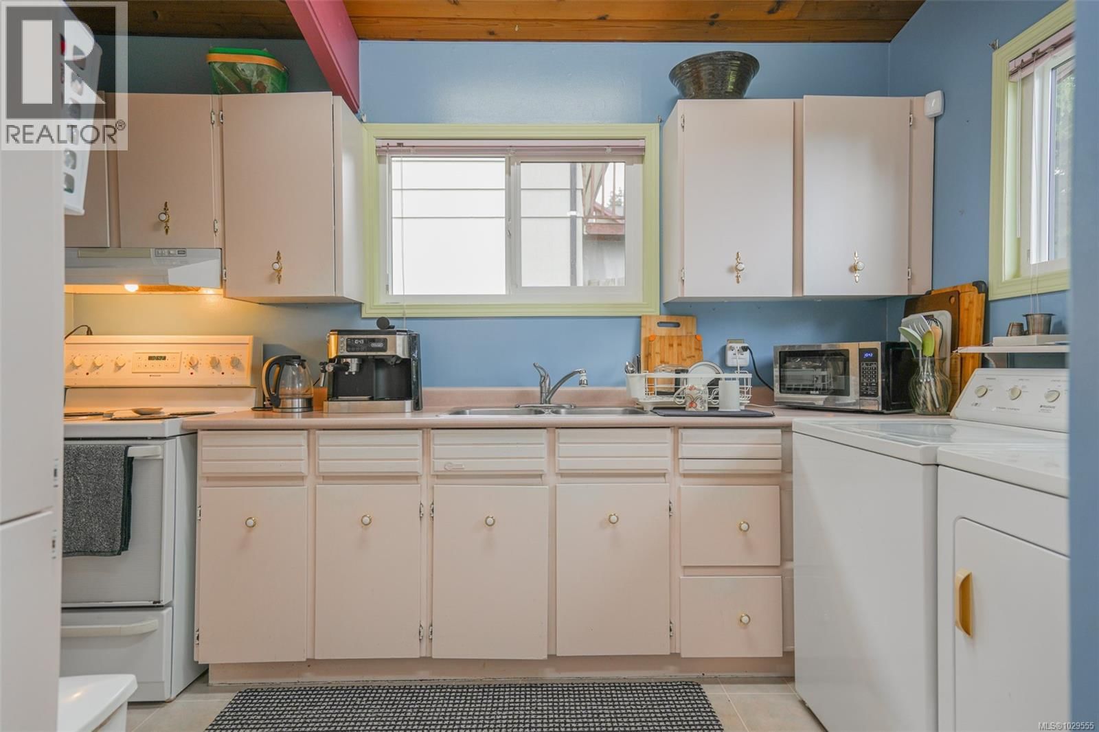 2552 14TH AVENUE Image 24