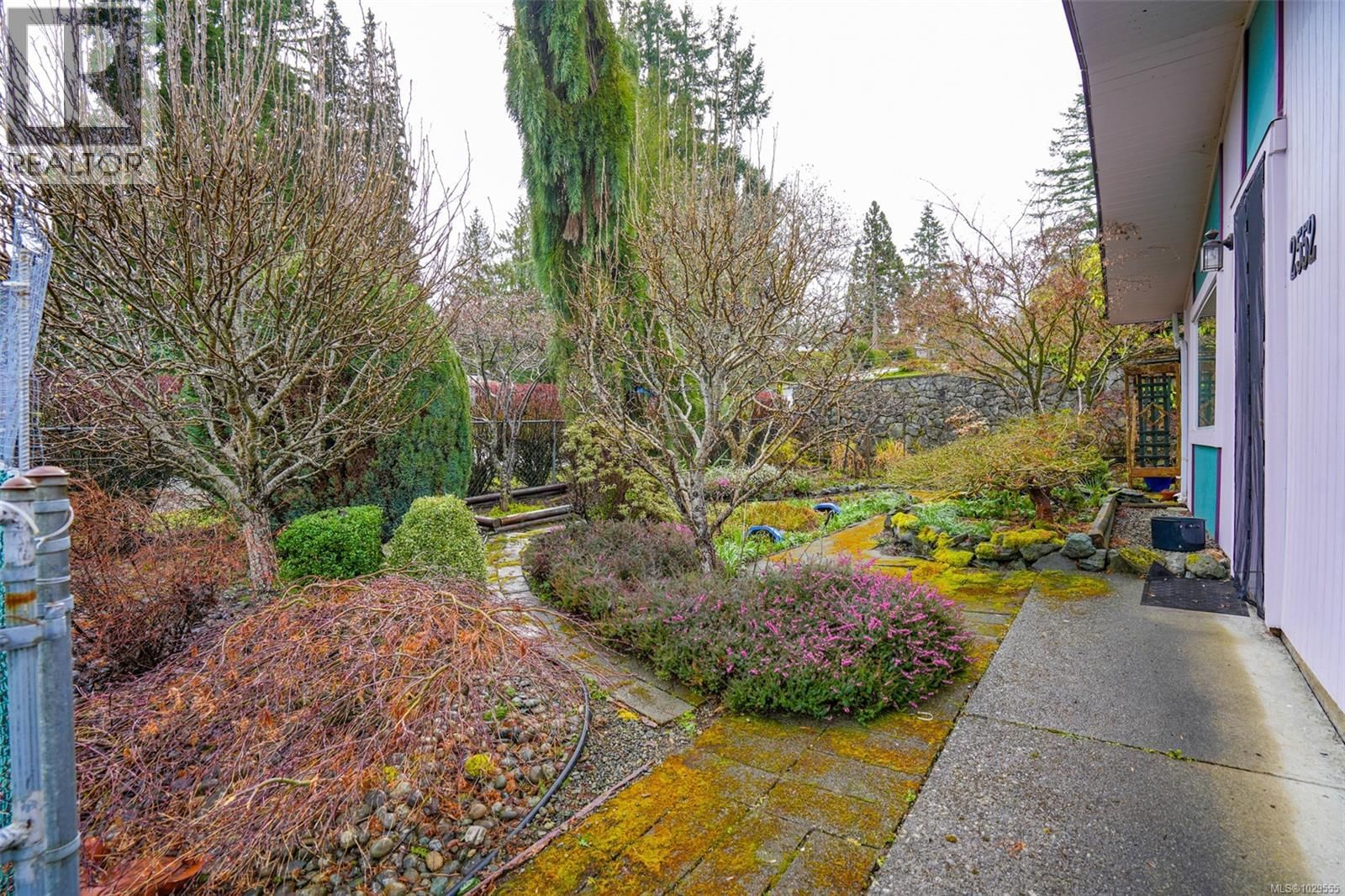 2552 14TH AVENUE Image 25