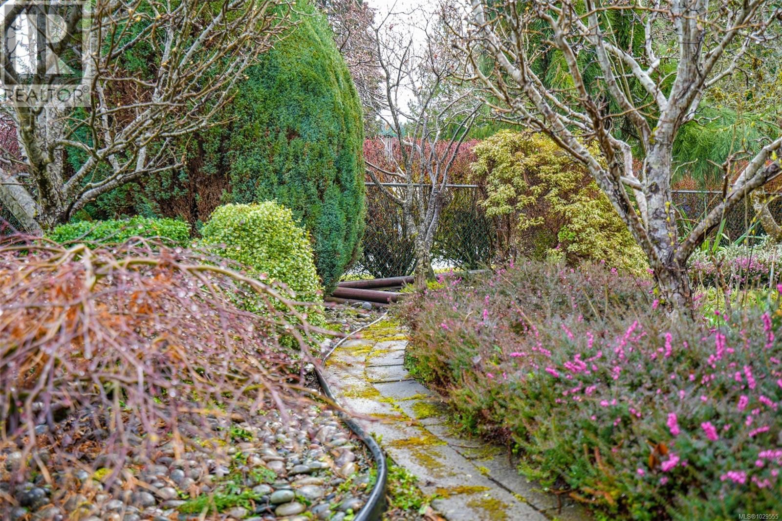 2552 14TH AVENUE Image 26