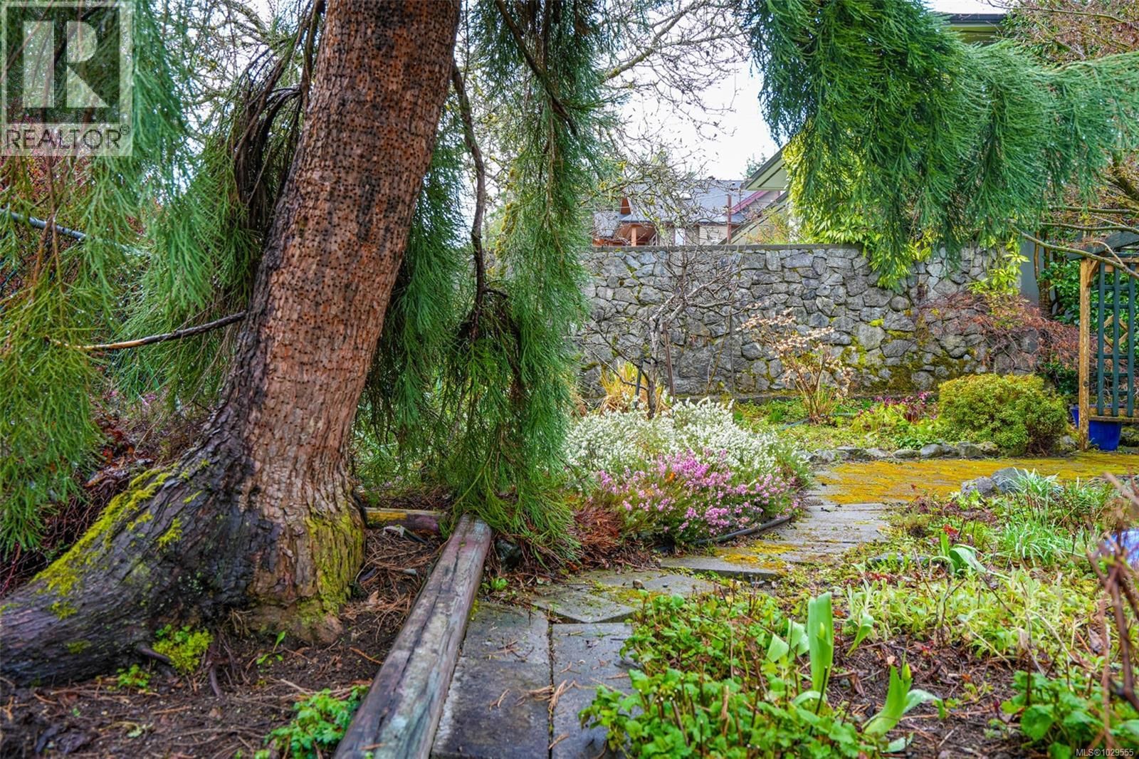 2552 14TH AVENUE Image 27