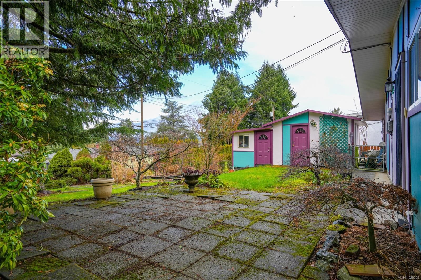 2552 14TH AVENUE Image 31