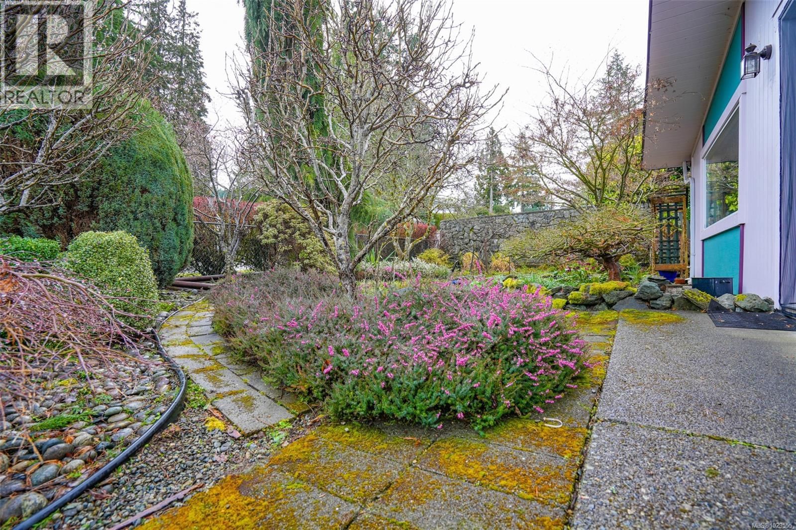 2552 14TH AVENUE Image 32