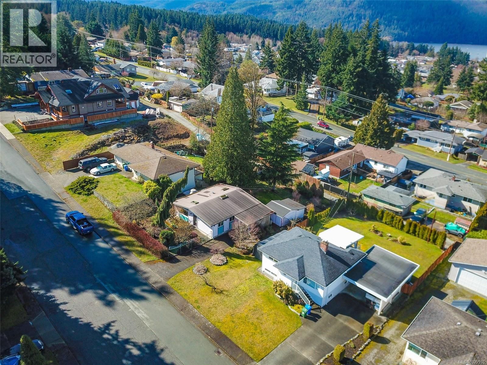 2552 14TH AVENUE Image 36