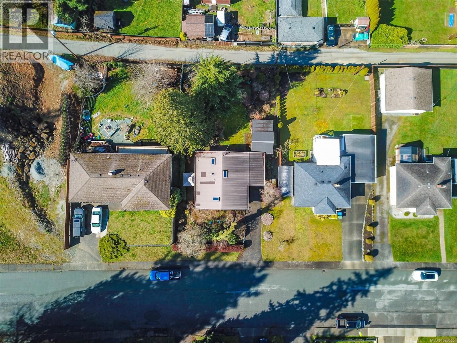 2552 14TH AVENUE Image 38