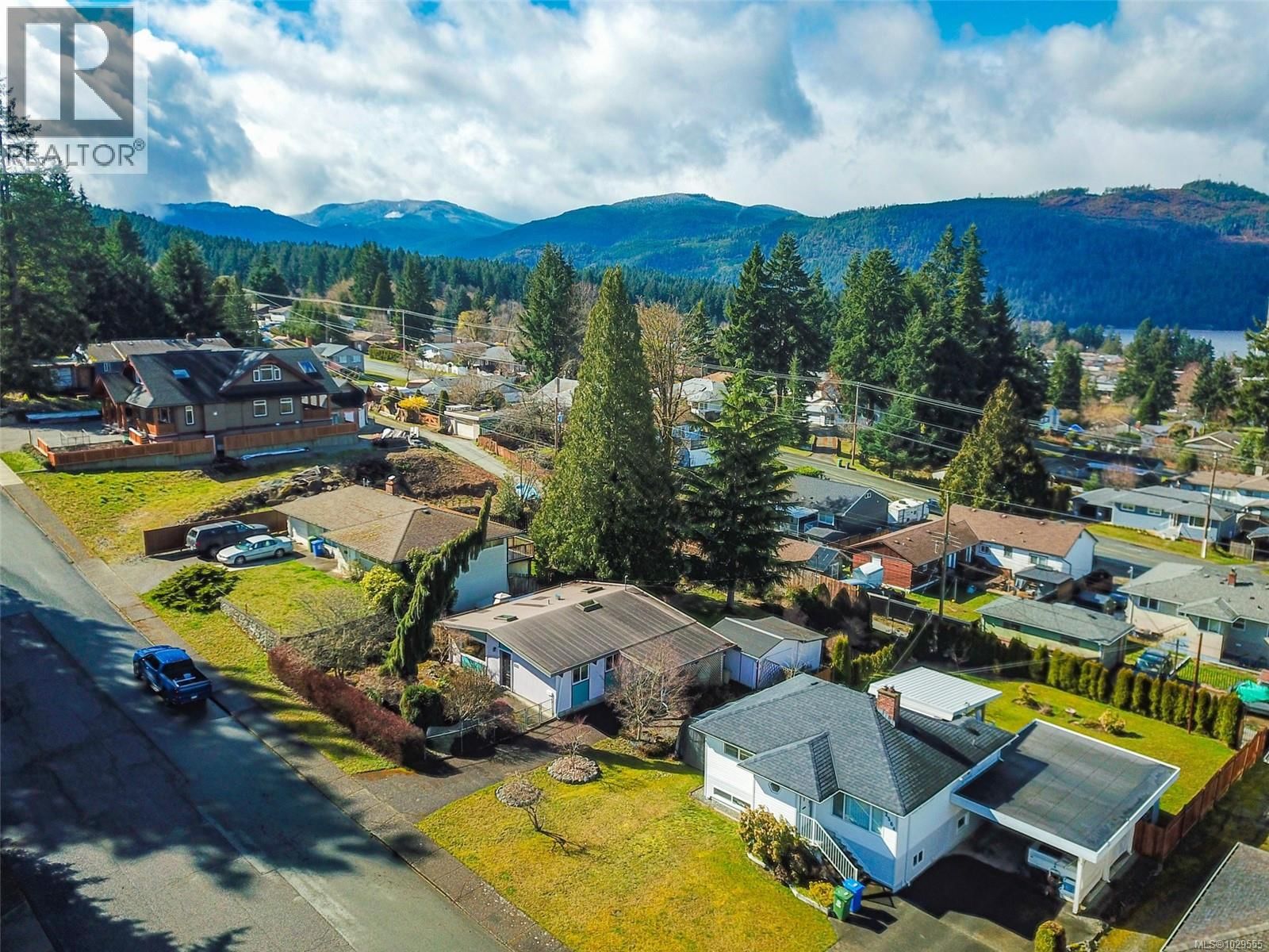 2552 14TH AVENUE Image 39