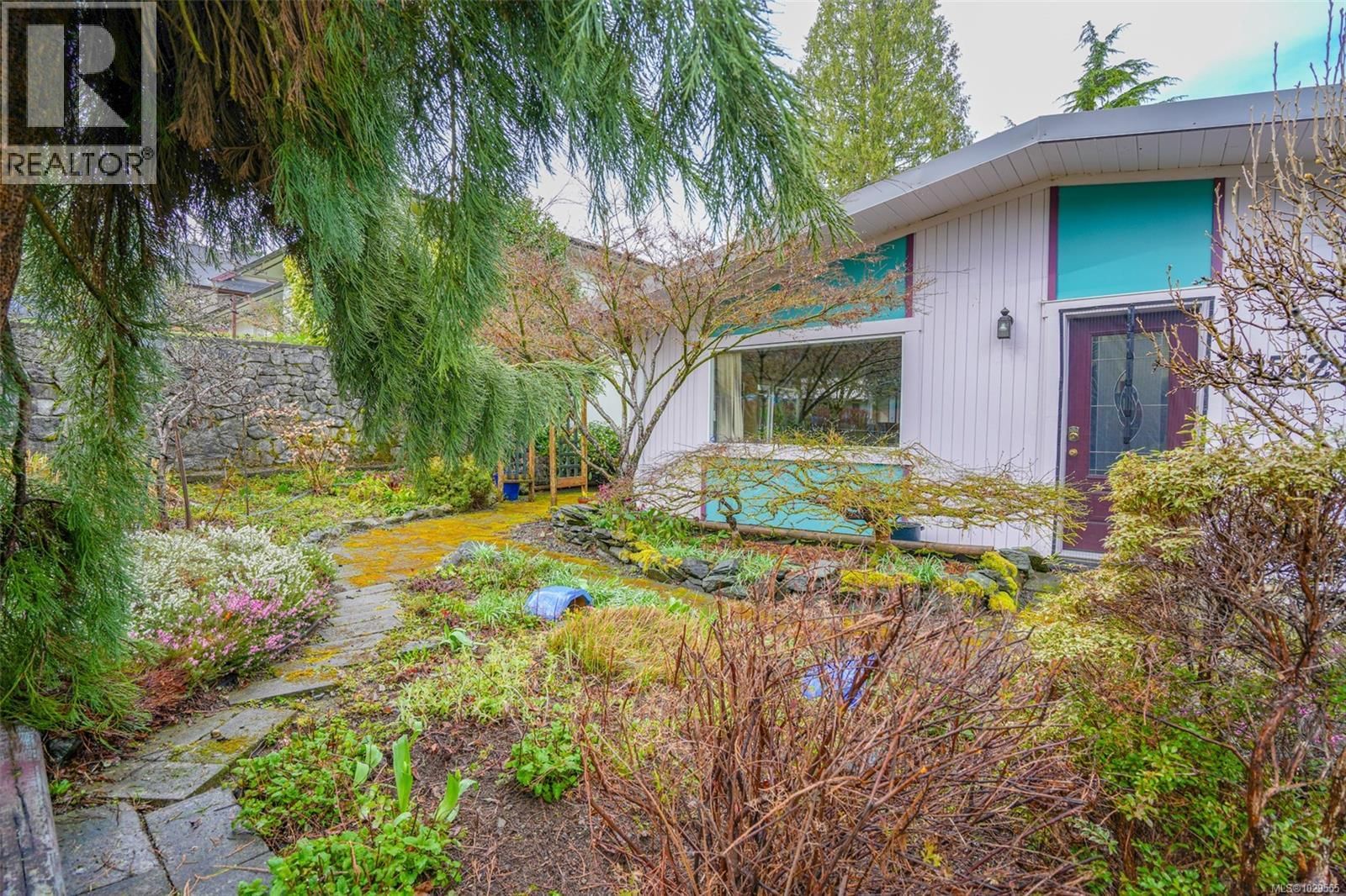 2552 14TH AVENUE Image 43