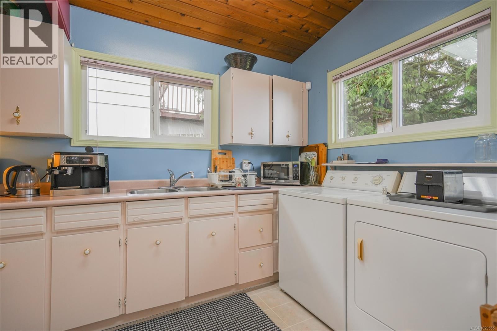 2552 14TH AVENUE Image 5