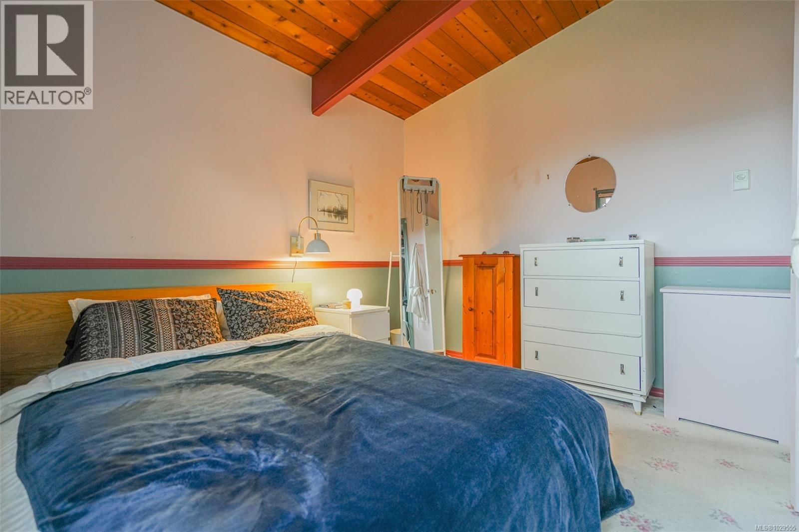 2552 14TH AVENUE Image 9