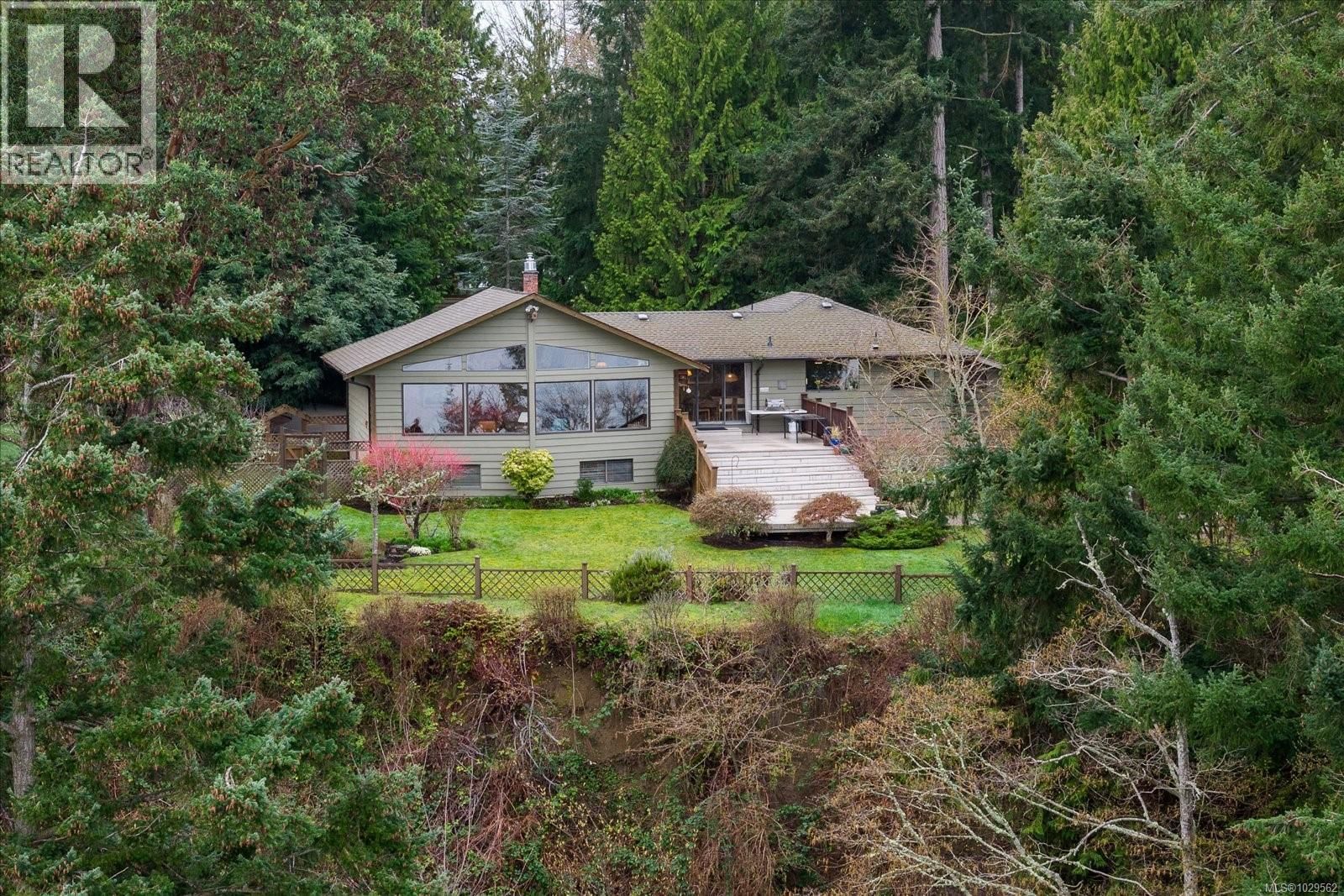 631 Sanderson Road property photo
