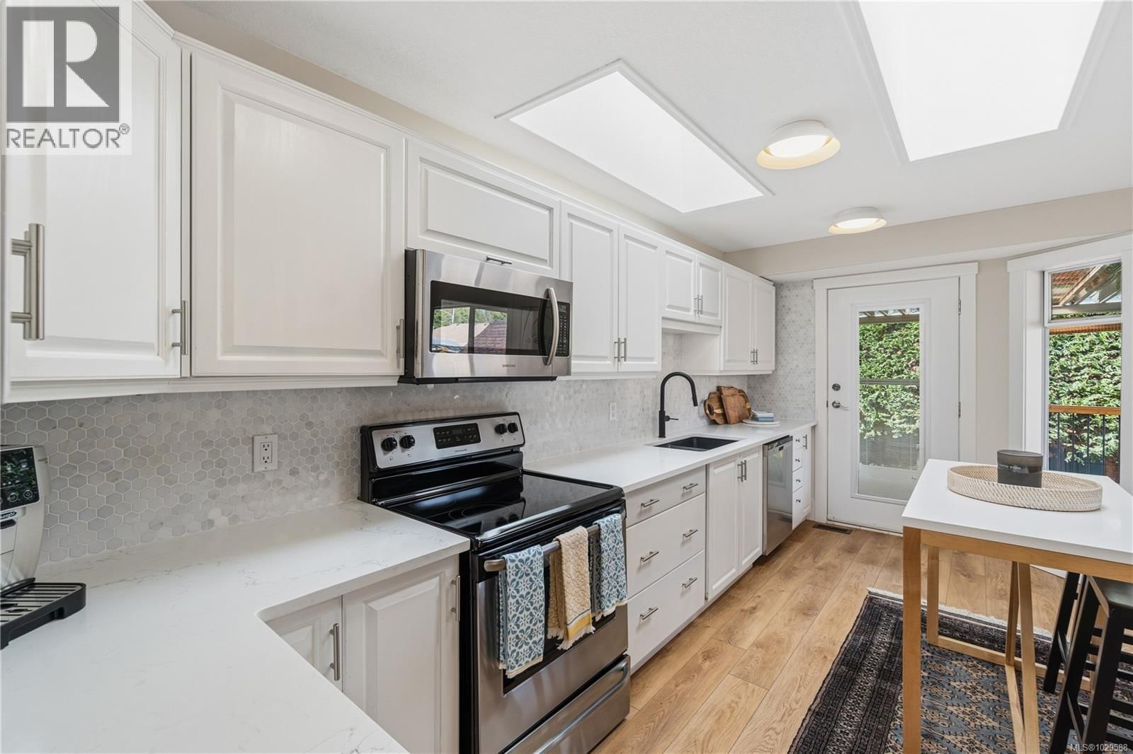 709 FOSTER DRIVE Image 19