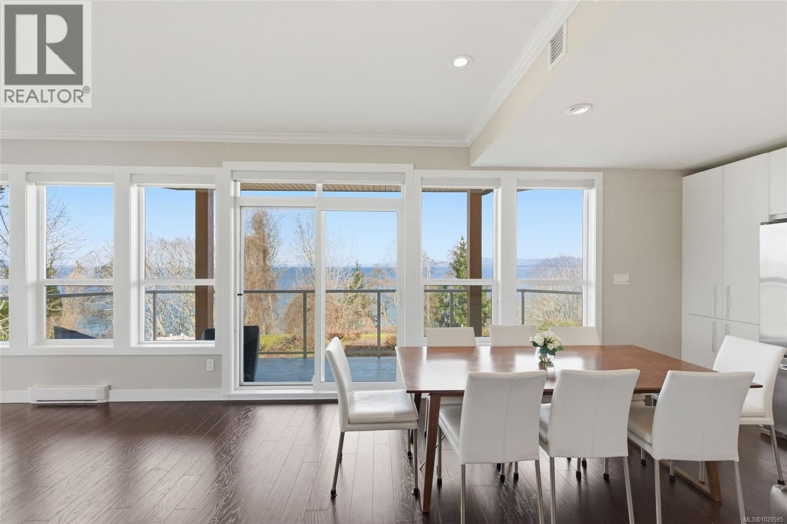 204 439 College Road property photo