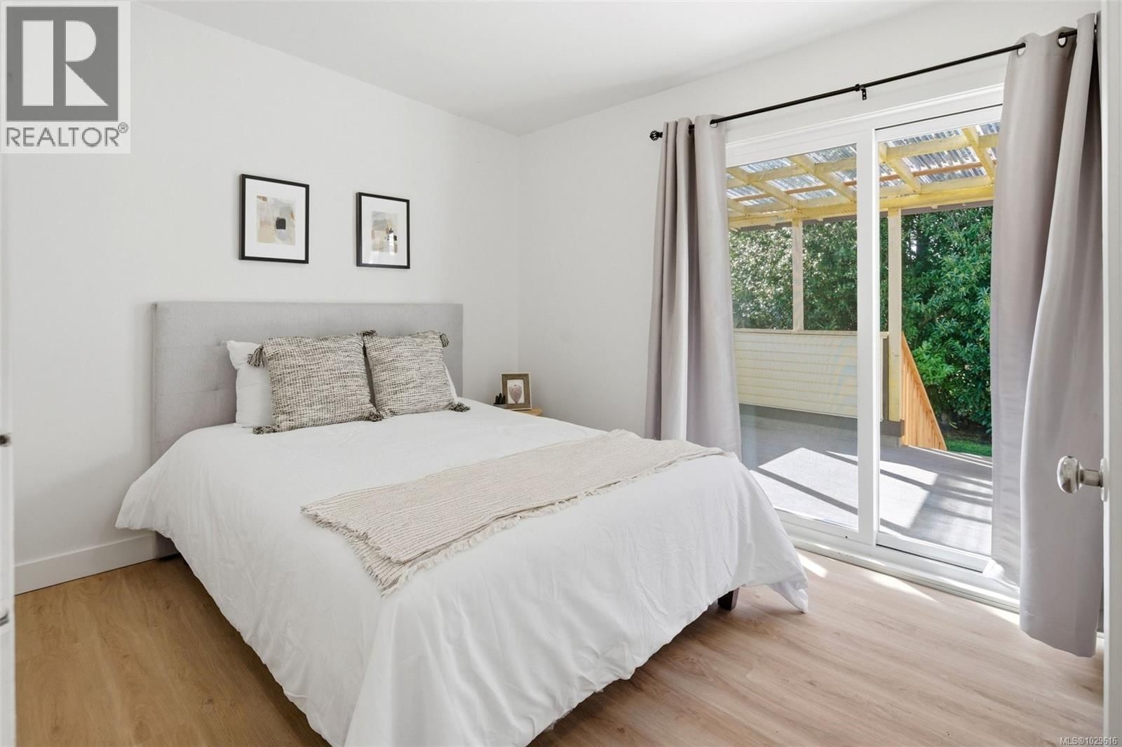 3166 ALDER STREET Image 15