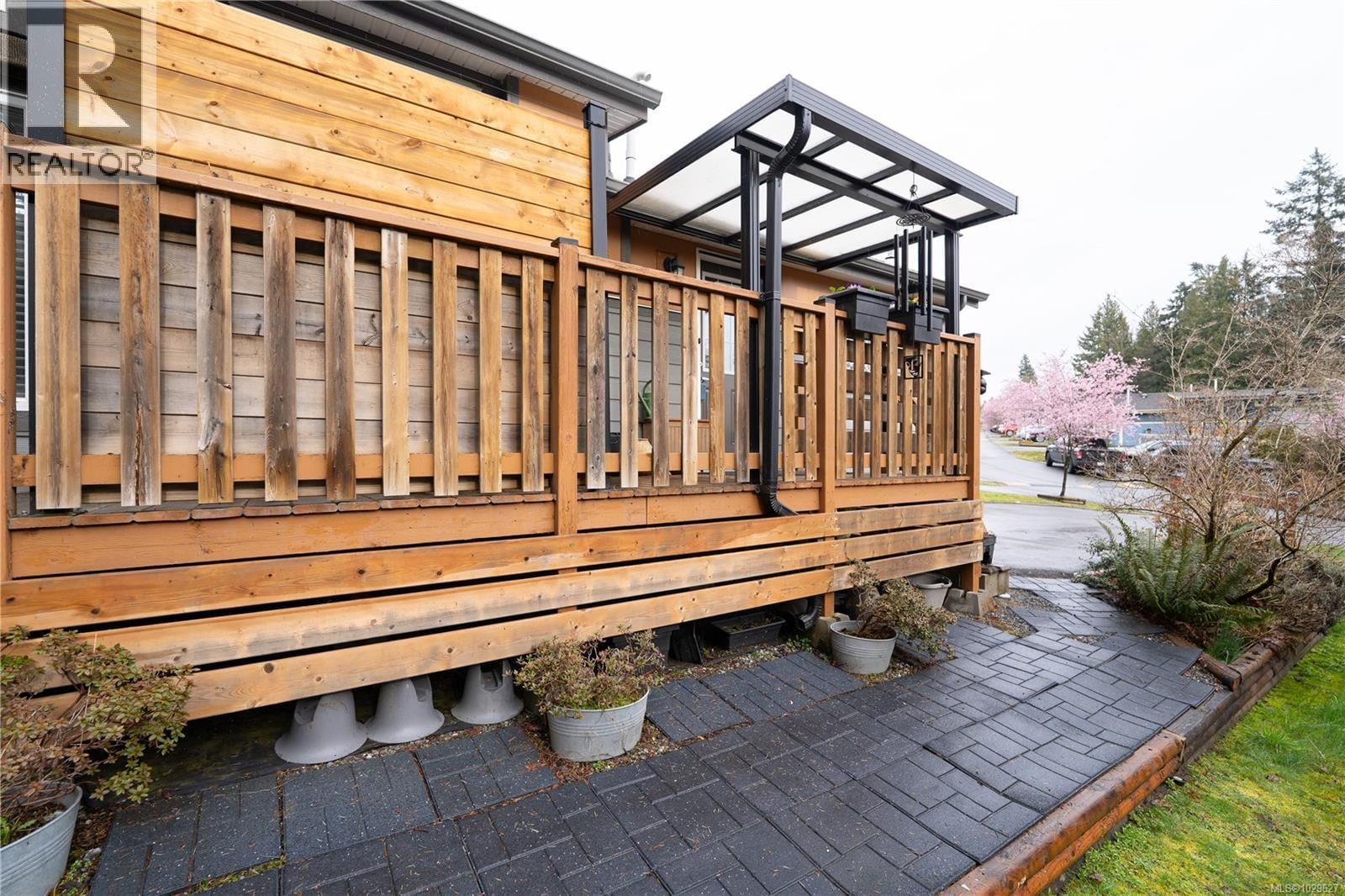 152 3042 River Road property photo