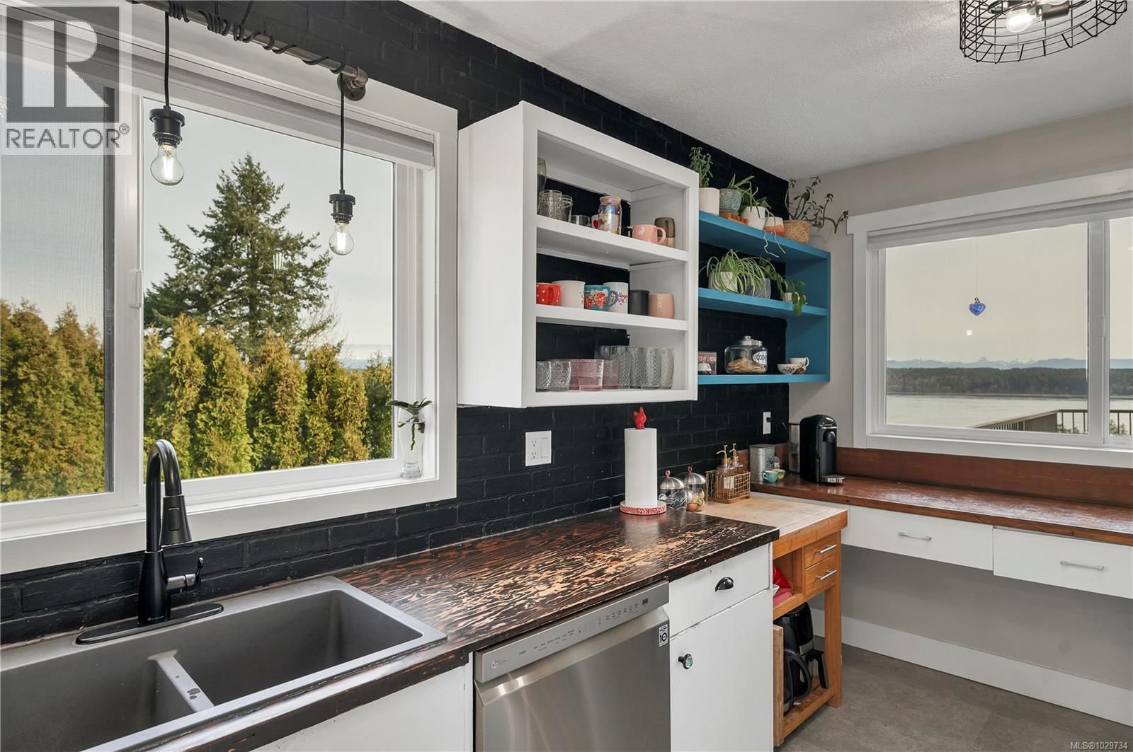 241 ALDER STREET SOUTH Image 17