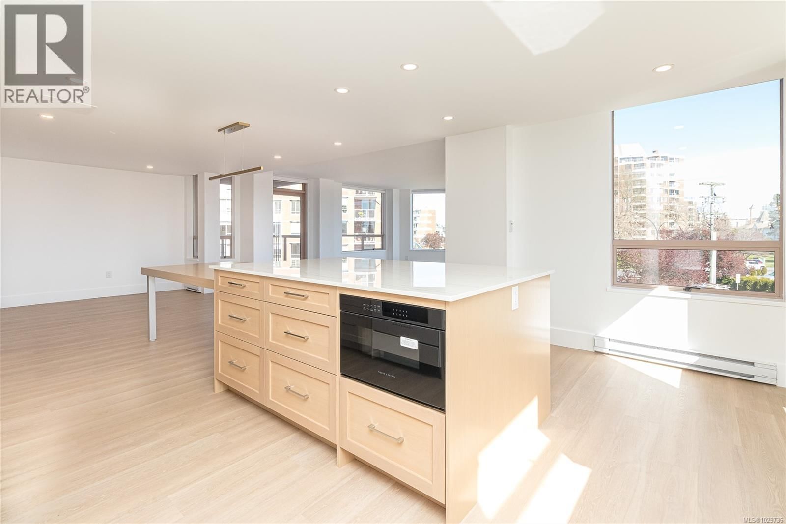 504 - 630 MONTREAL STREET Image 12