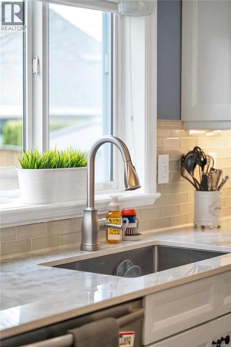 2404 IDIENS WAY Image 10