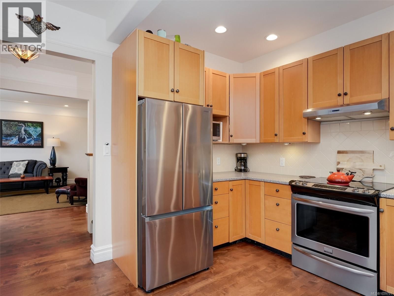 3 - 445 ADMIRALS ROAD Image 10