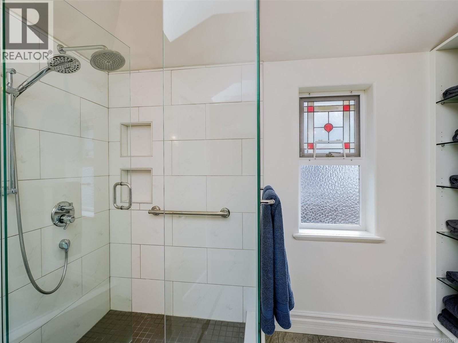 3 - 445 ADMIRALS ROAD Image 18