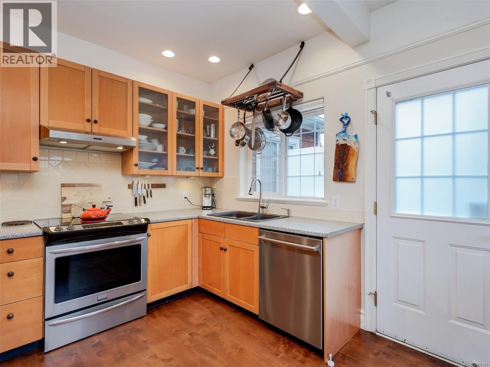 3 - 445 ADMIRALS ROAD Image 9