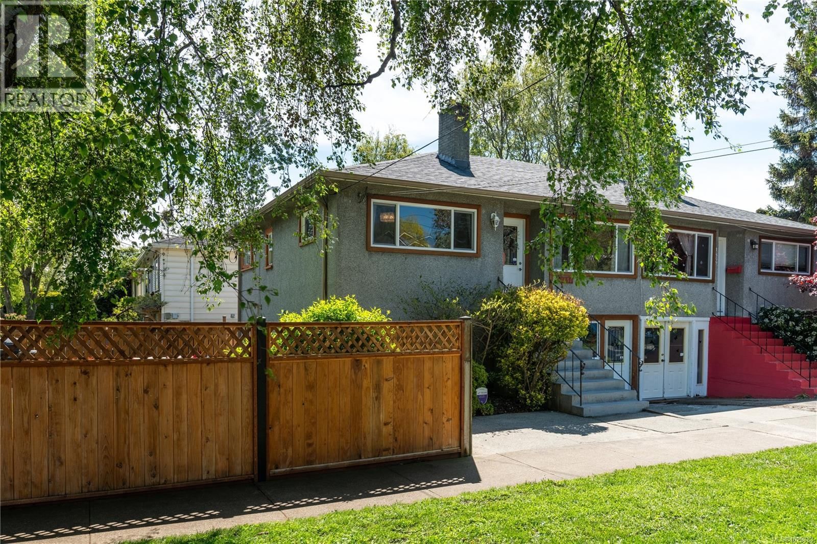 1451 Brooke Street, Victoria, British Columbia V8S 1M4