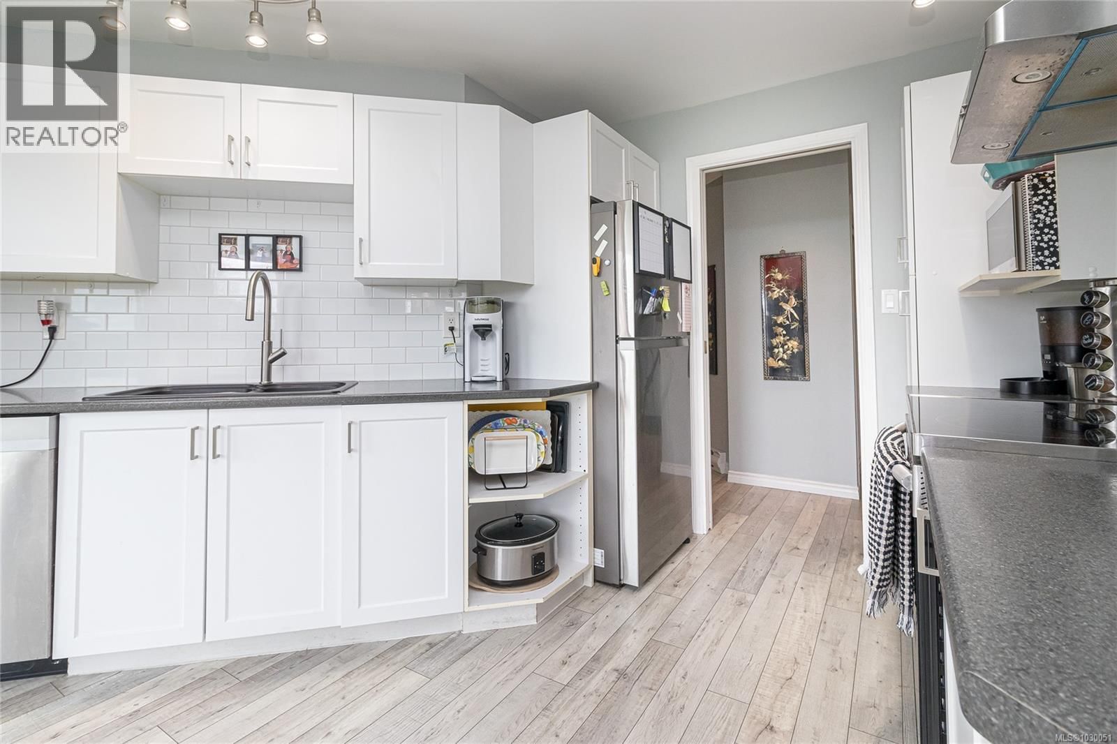 306 - 3700 CAREY ROAD Image 10