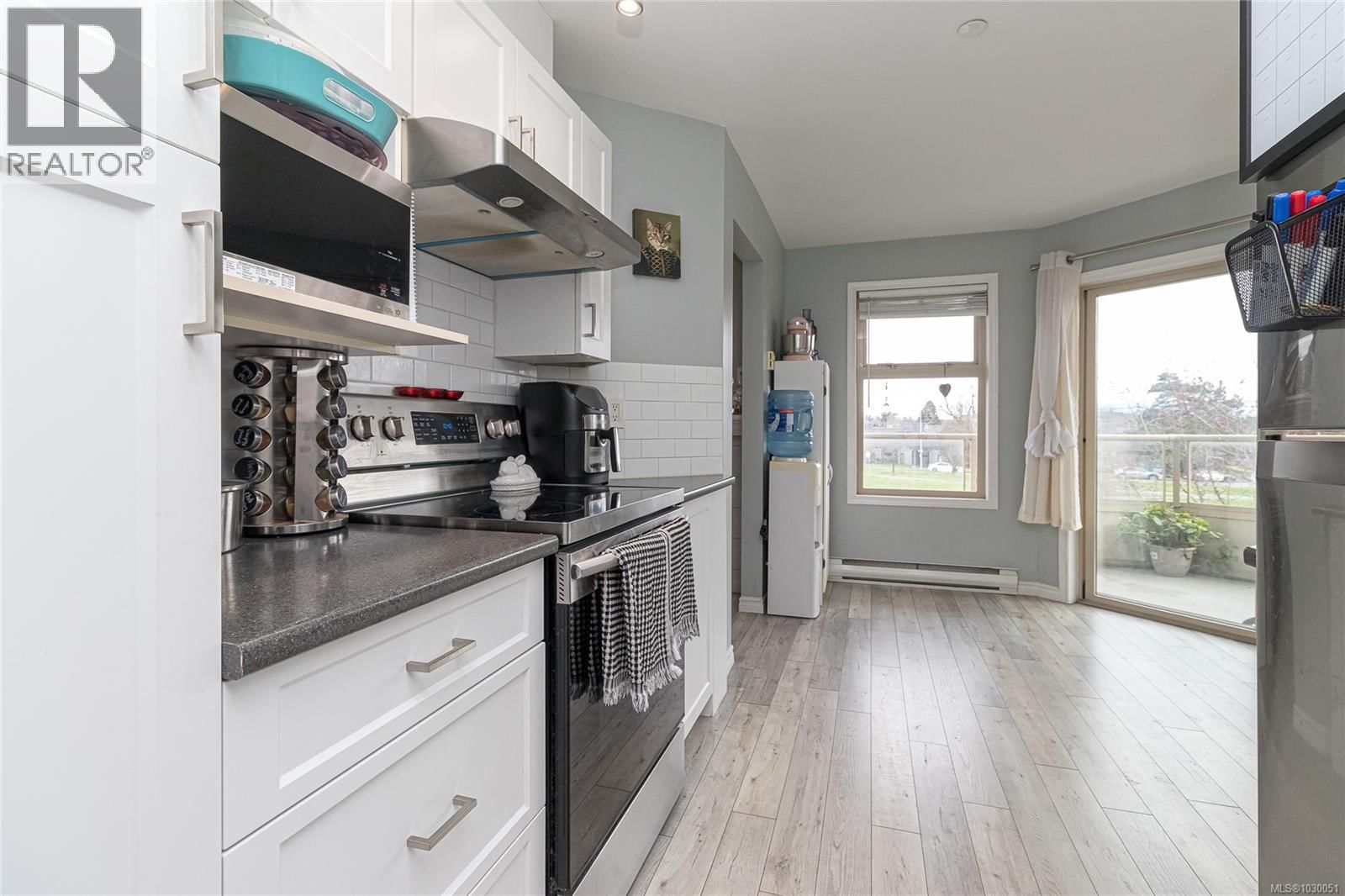 306 - 3700 CAREY ROAD Image 11