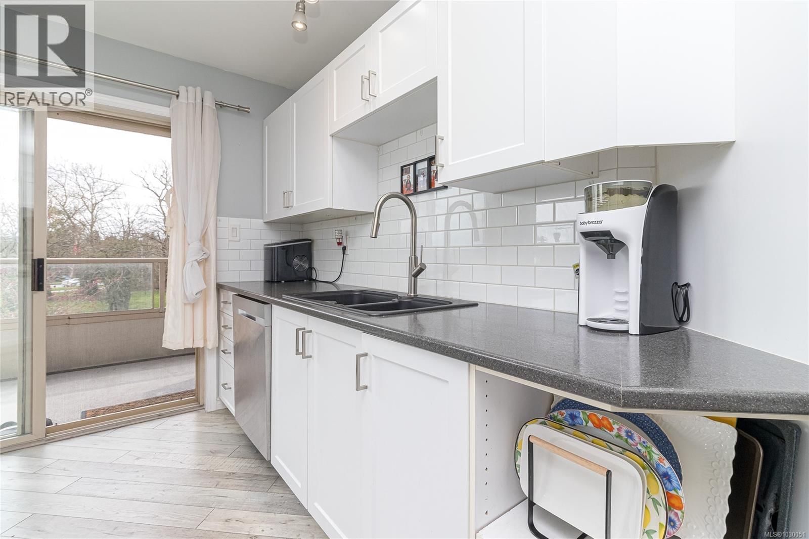 306 - 3700 CAREY ROAD Image 13