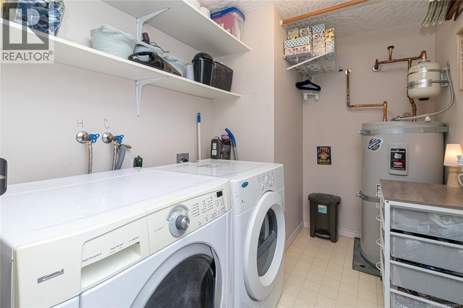 306 - 3700 CAREY ROAD Image 19