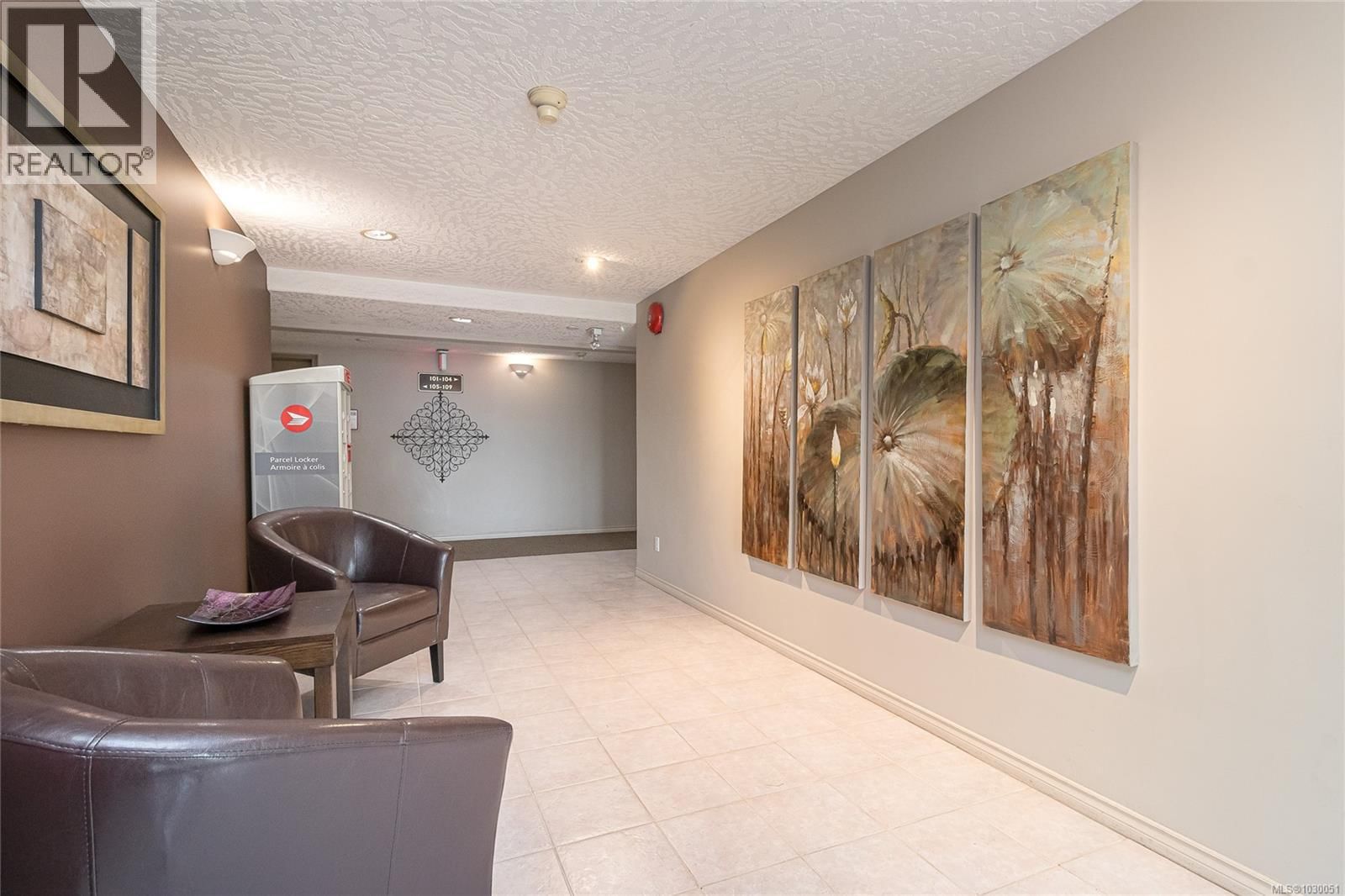 306 - 3700 CAREY ROAD Image 2